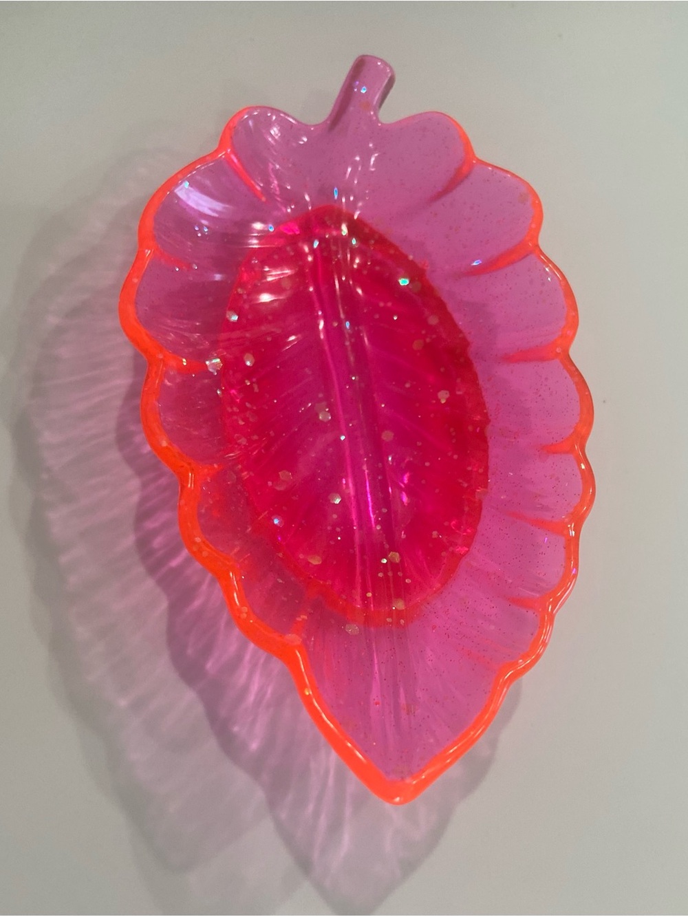 Handcrafted Epoxy Resin Hot Pink Leaf-Shaped Decorative Trinket Tray/Bowl